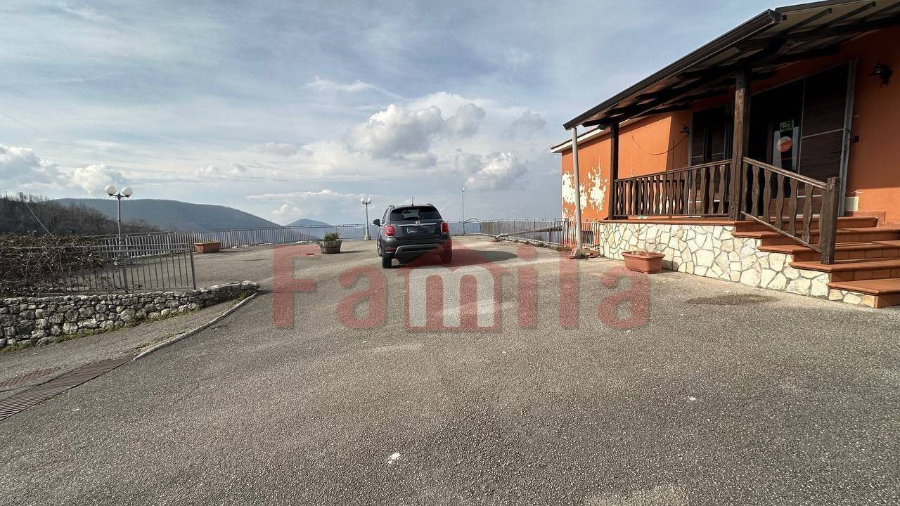 Locale commerciale in vendita a Mugnano del Cardinale