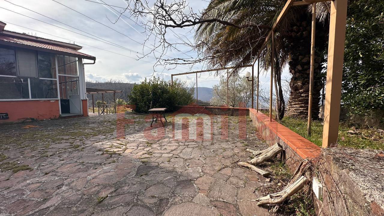 Locale commerciale in vendita a Mugnano del Cardinale