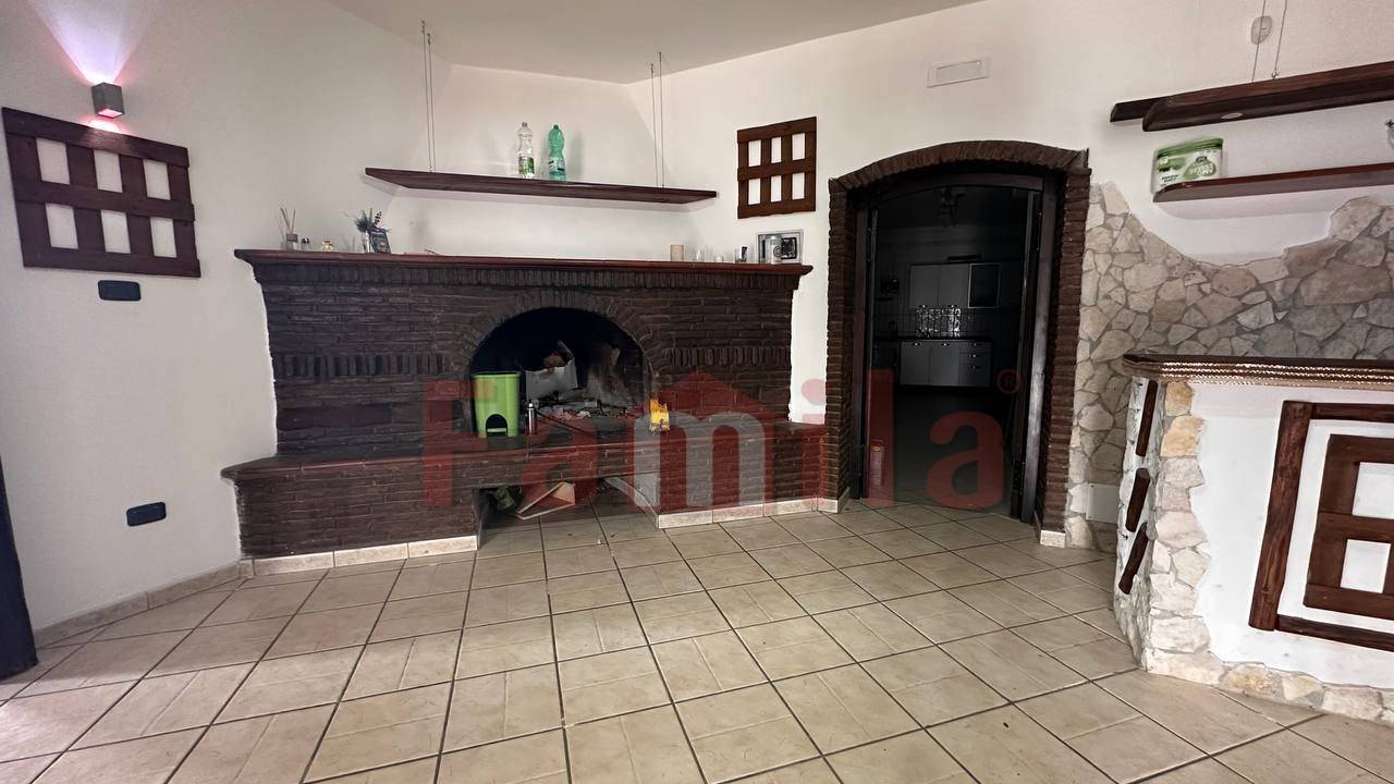 Locale commerciale in vendita a Mugnano del Cardinale