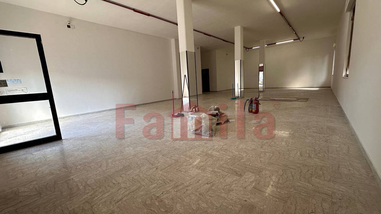 Locale commerciale in affitto a Sperone