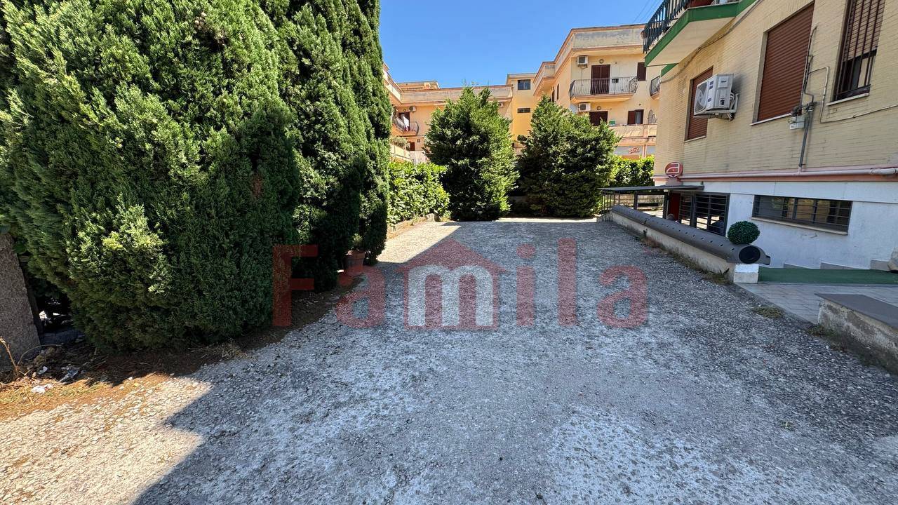 Locale commerciale in affitto a Sirignano