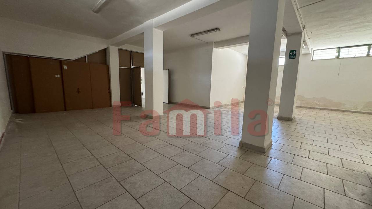 Locale commerciale in affitto a Sirignano