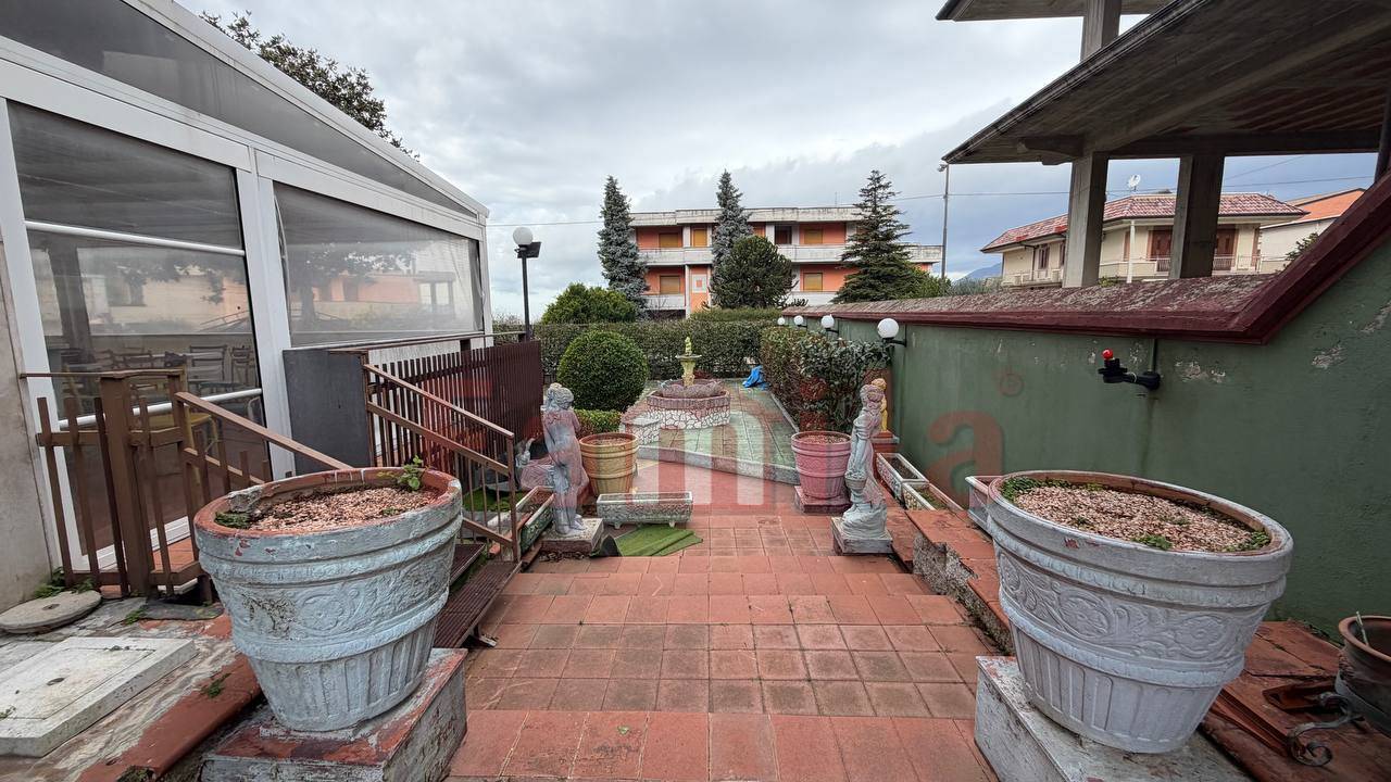 Locale commerciale in affitto a Mugnano del Cardinale