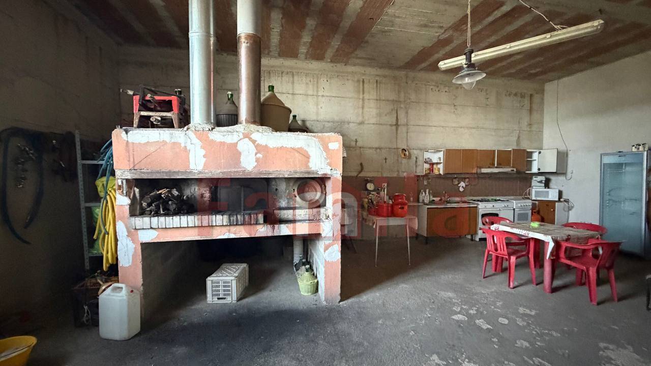 Deposito in vendita a Avella