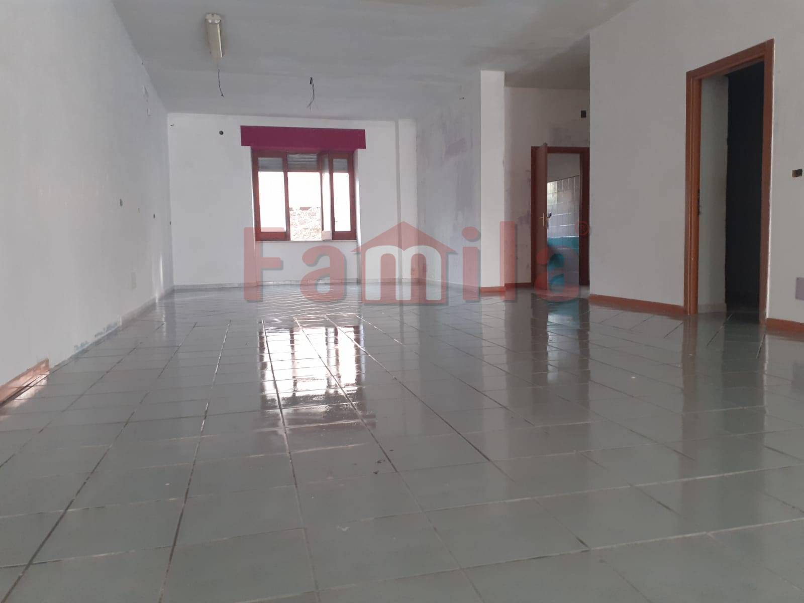 Locale commerciale in affitto a Baiano