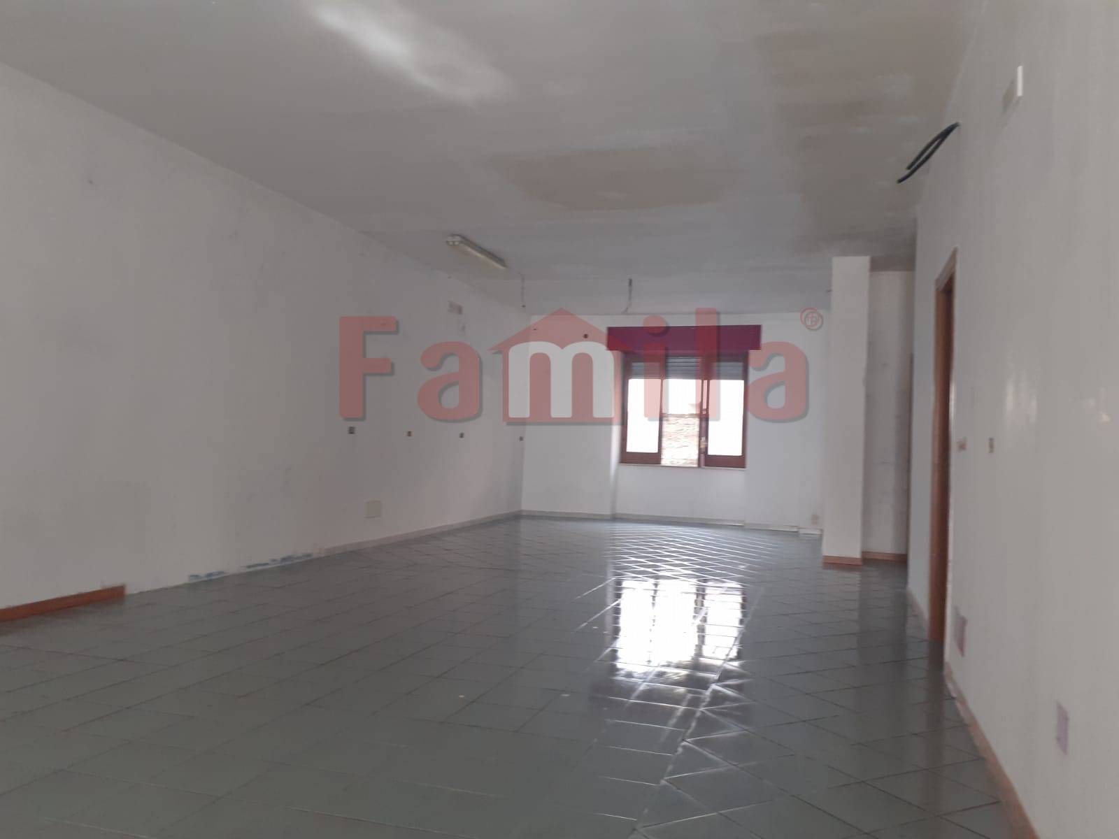 Locale commerciale in affitto a Baiano