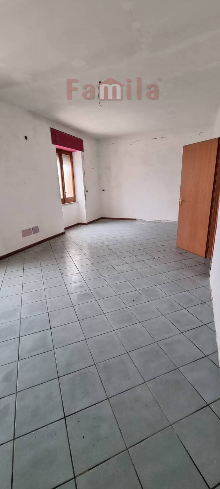 Locale commerciale in affitto a Baiano