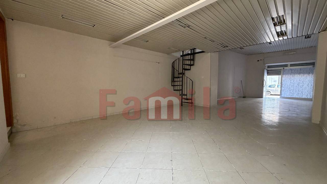 Locale commerciale in affitto a Baiano