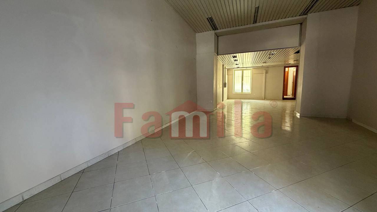 Locale commerciale in affitto a Baiano