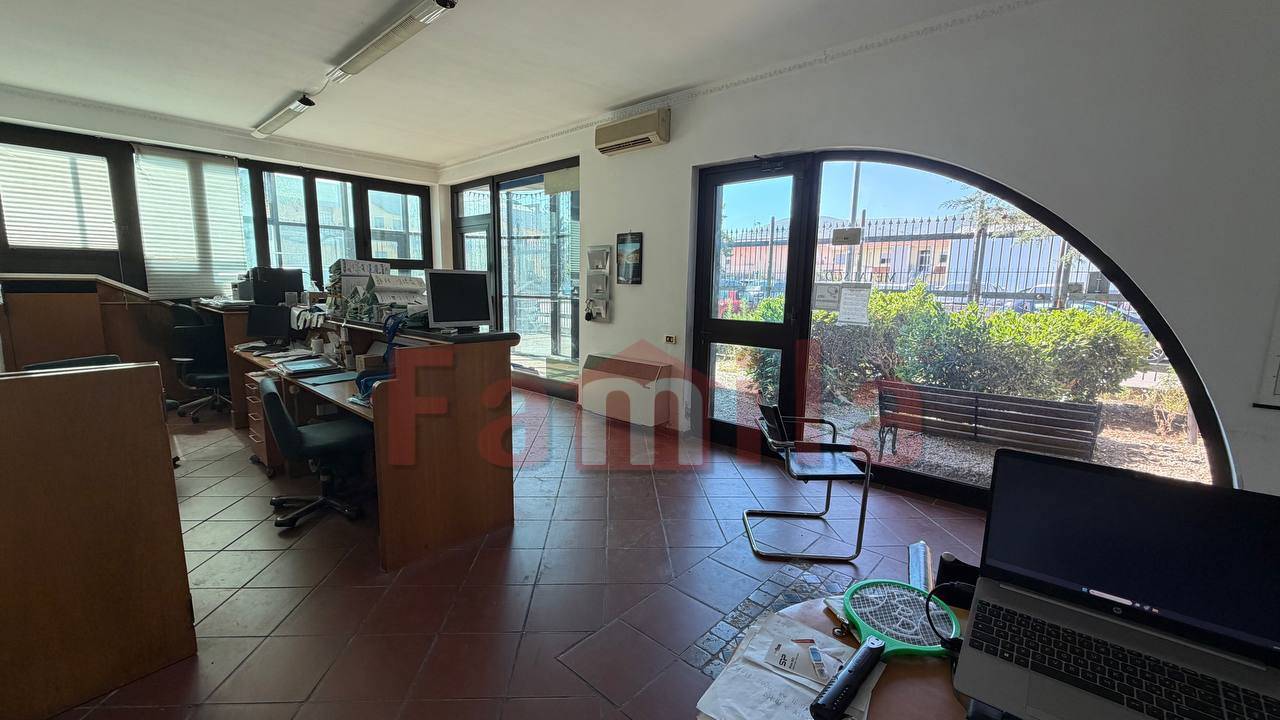 Capannone in vendita a Sperone