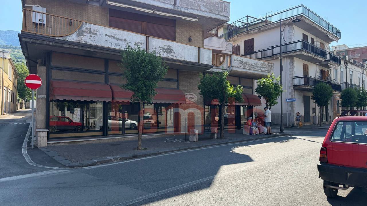 Locale commerciale in affitto a Mugnano del Cardinale