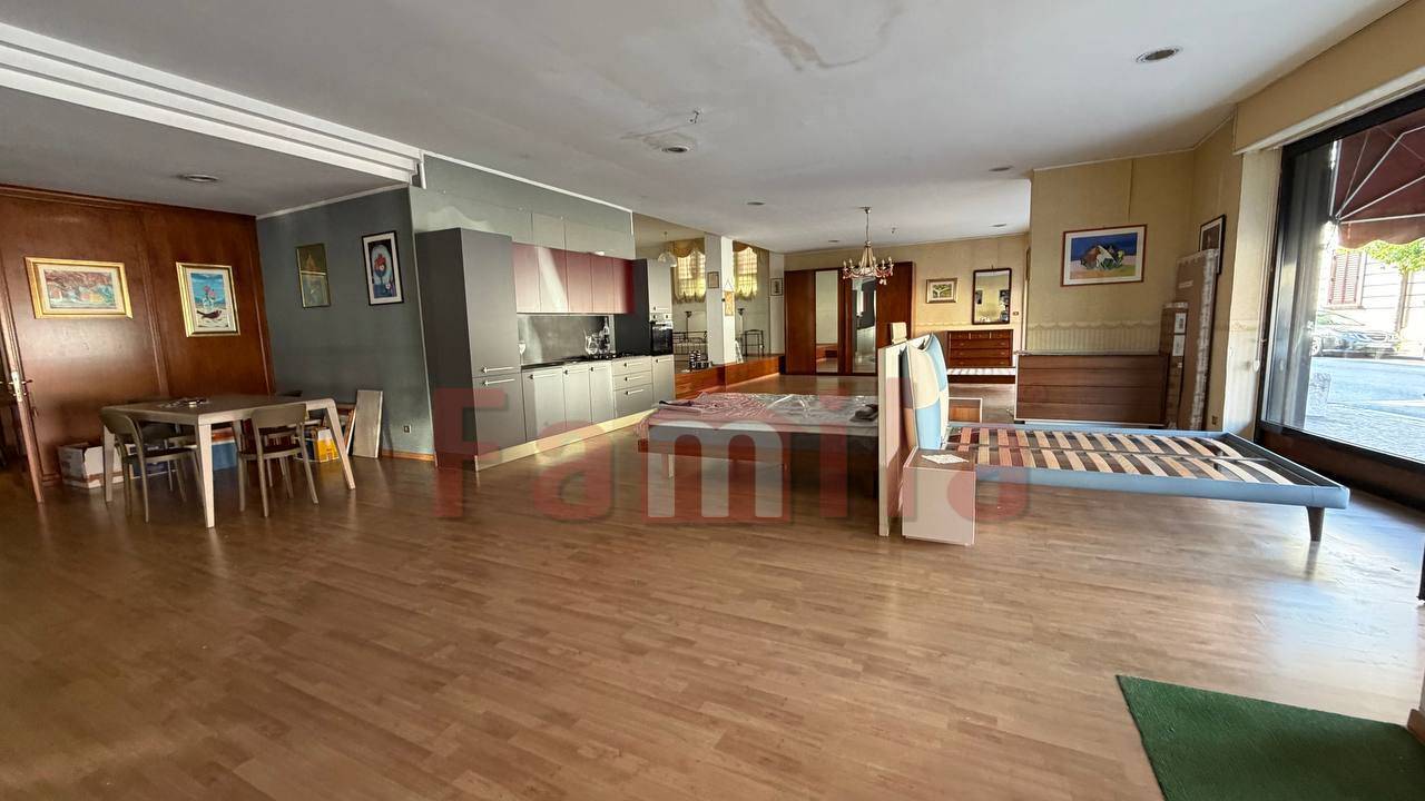 Locale commerciale in affitto a Mugnano del Cardinale