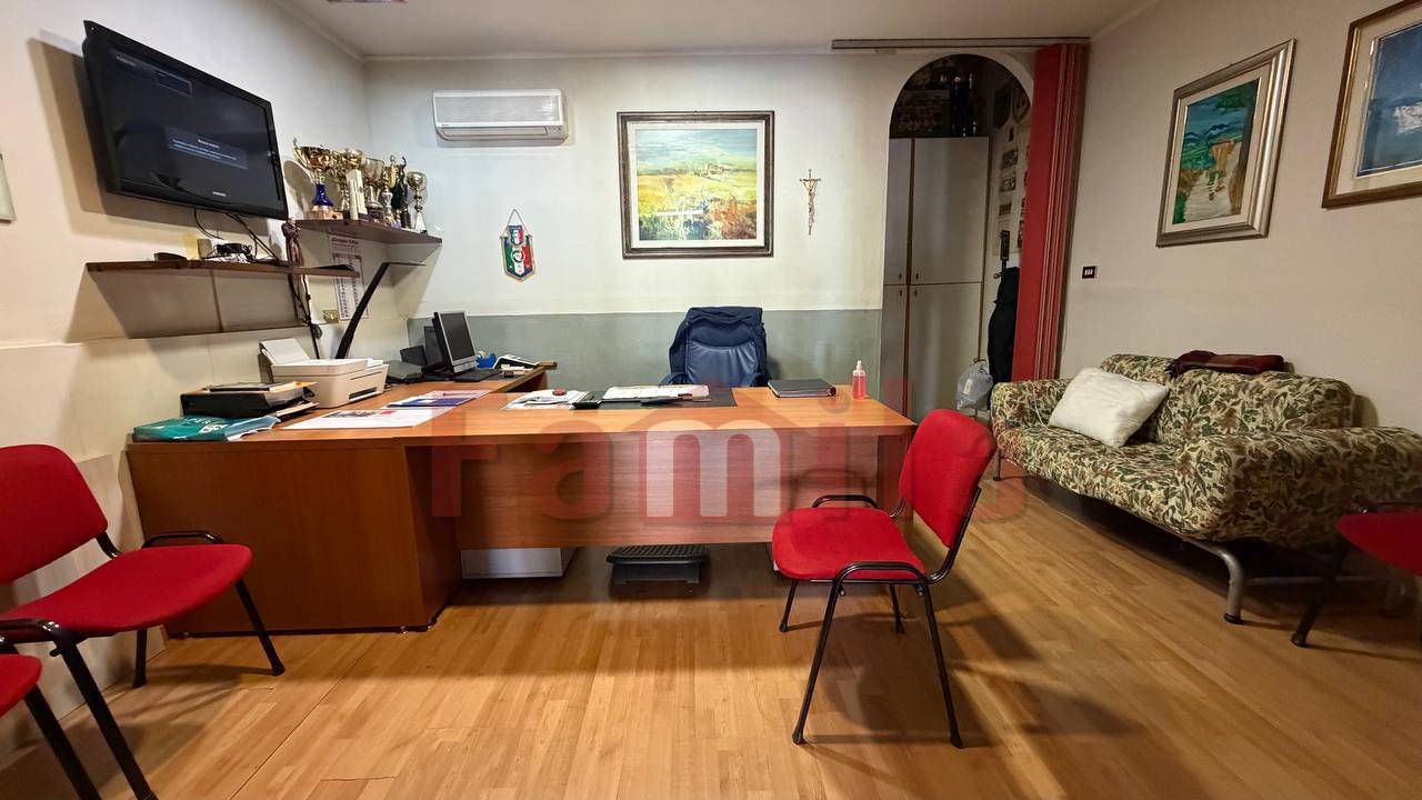 Locale commerciale in affitto a Mugnano del Cardinale