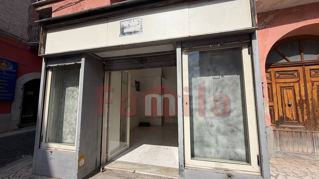 Locale commerciale in affitto a Avella