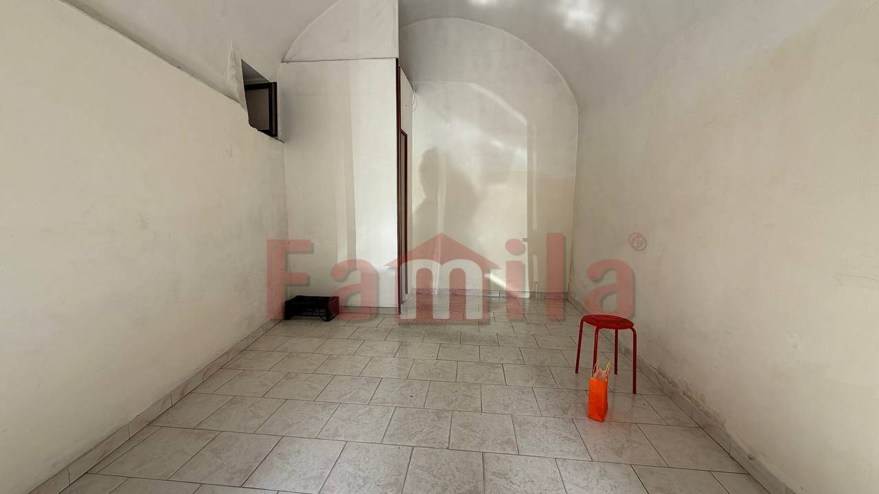 Locale commerciale in affitto a Avella