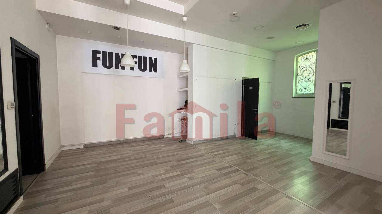 Locale commerciale in affitto a Sperone