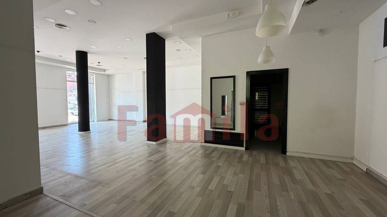 Locale commerciale in affitto a Sperone