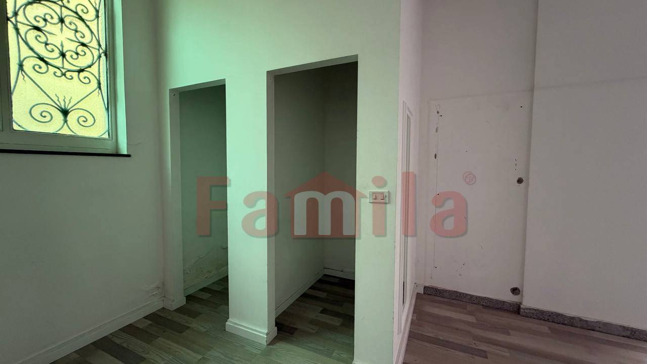 Locale commerciale in affitto a Sperone
