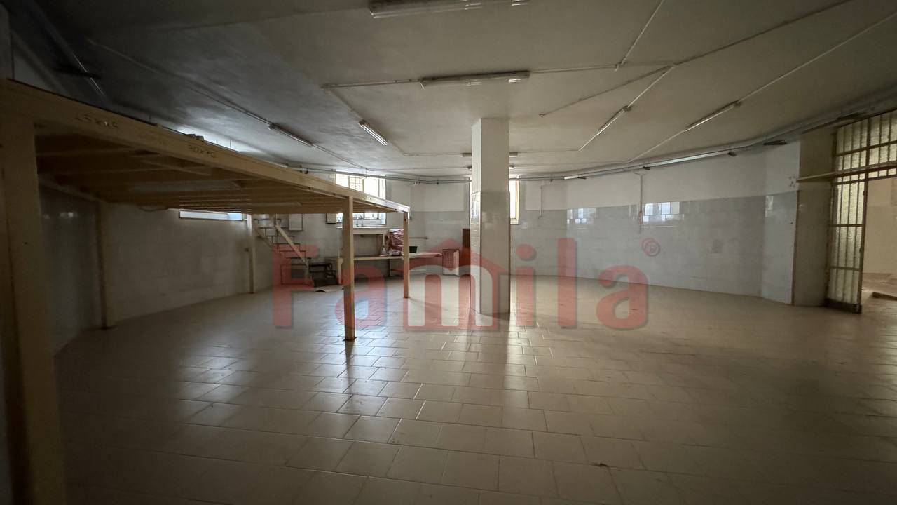 Locale commerciale in vendita a Sperone