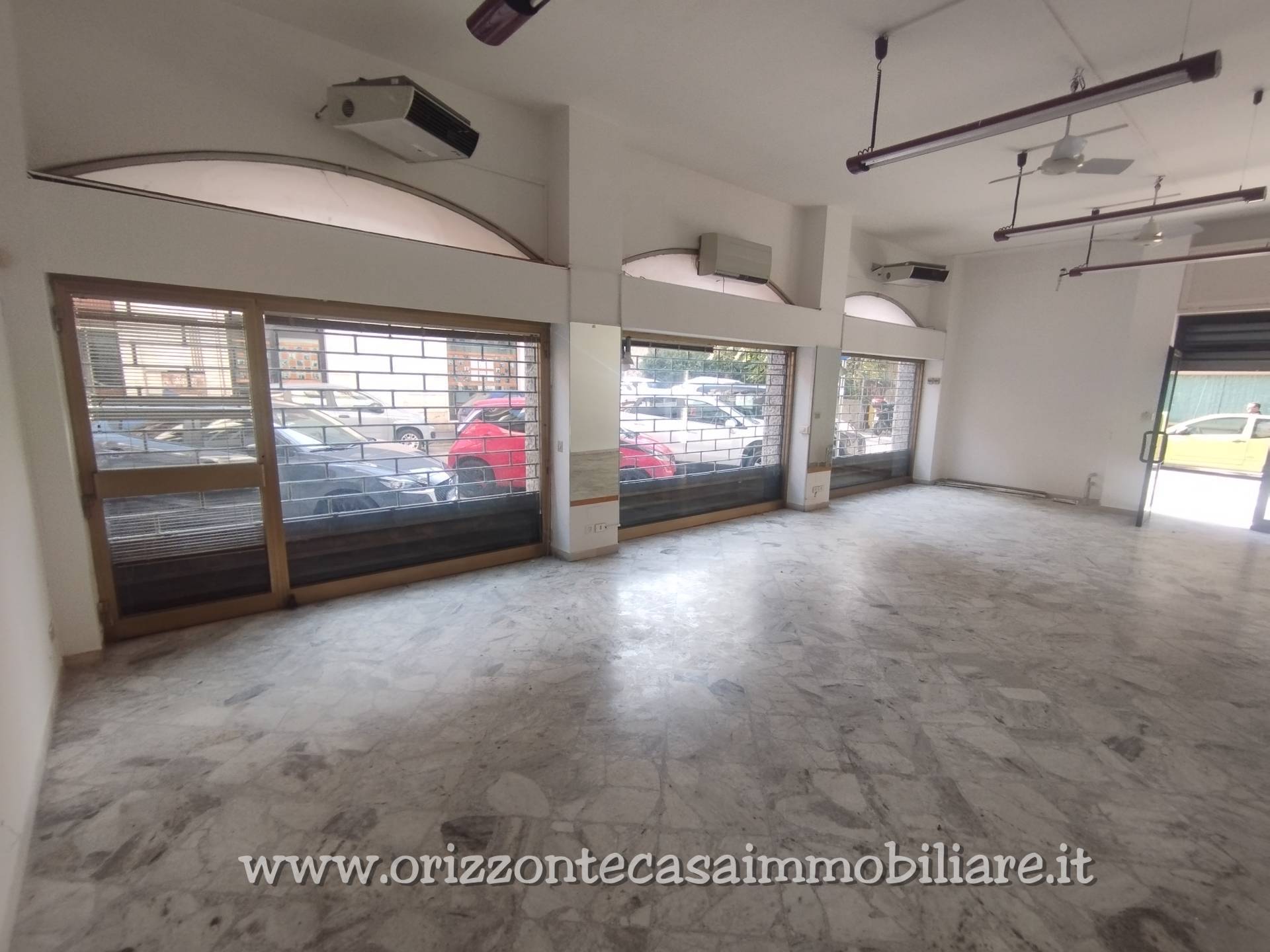 Locale commerciale in vendita a Ascoli Piceno, Porta Maggiore