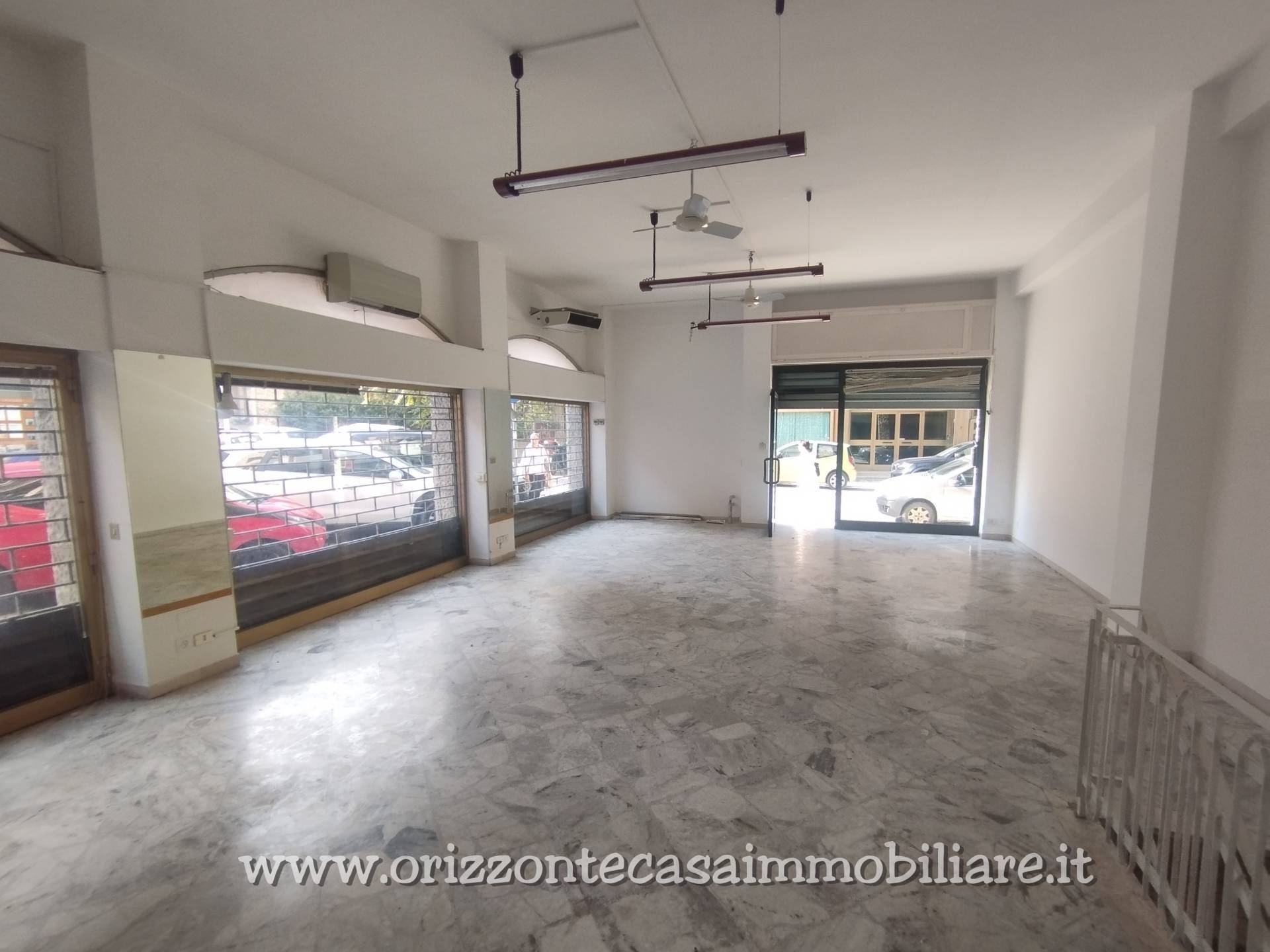 Locale commerciale in vendita a Ascoli Piceno, Porta Maggiore