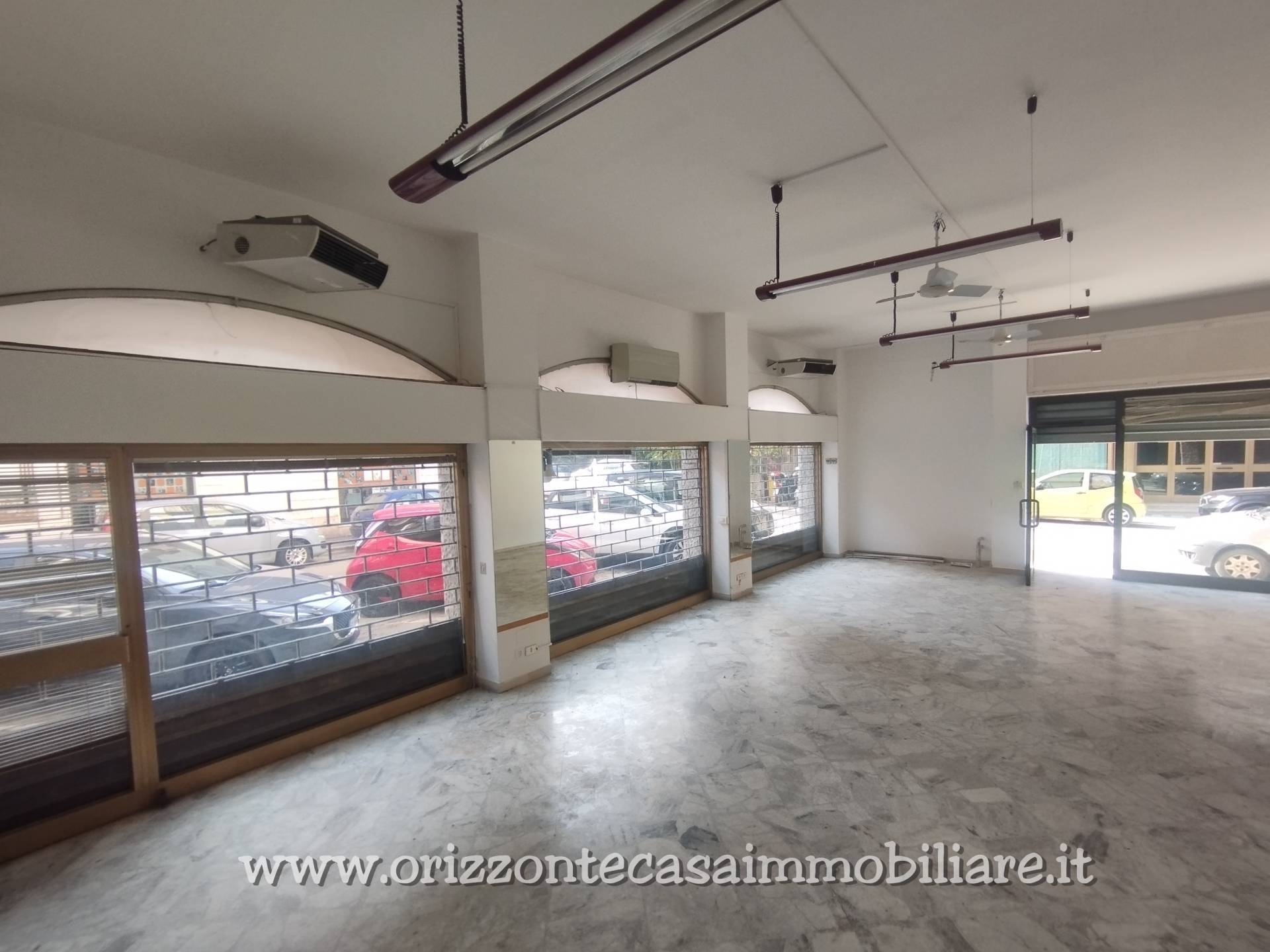 Locale commerciale in vendita a Ascoli Piceno, Porta Maggiore