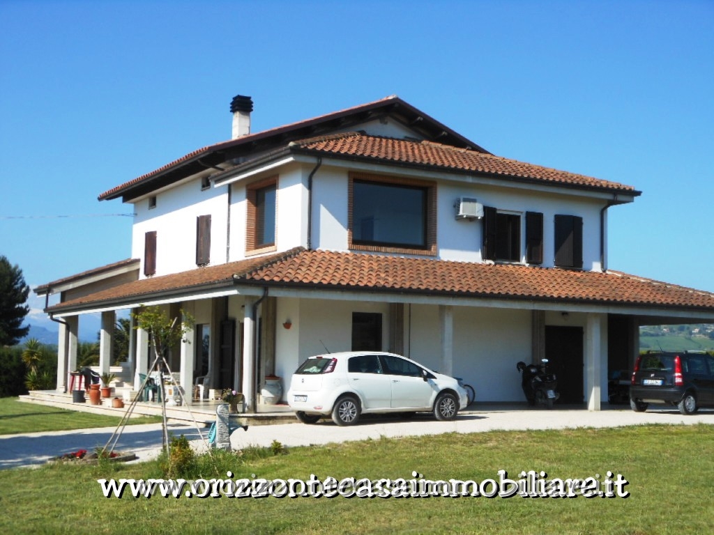 Villa in vendita a Appignano del Tronto