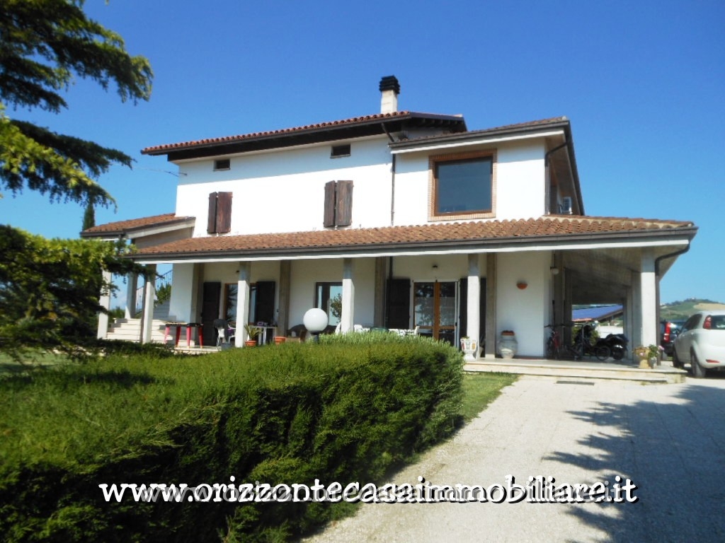 Villa in vendita a Appignano del Tronto