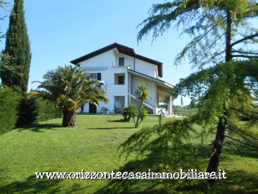 Villa in vendita a Appignano del Tronto
