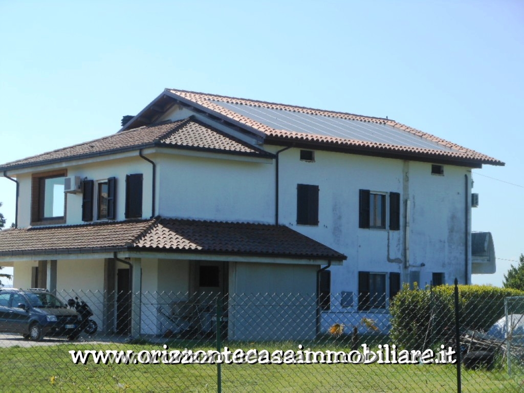 Villa in vendita a Appignano del Tronto