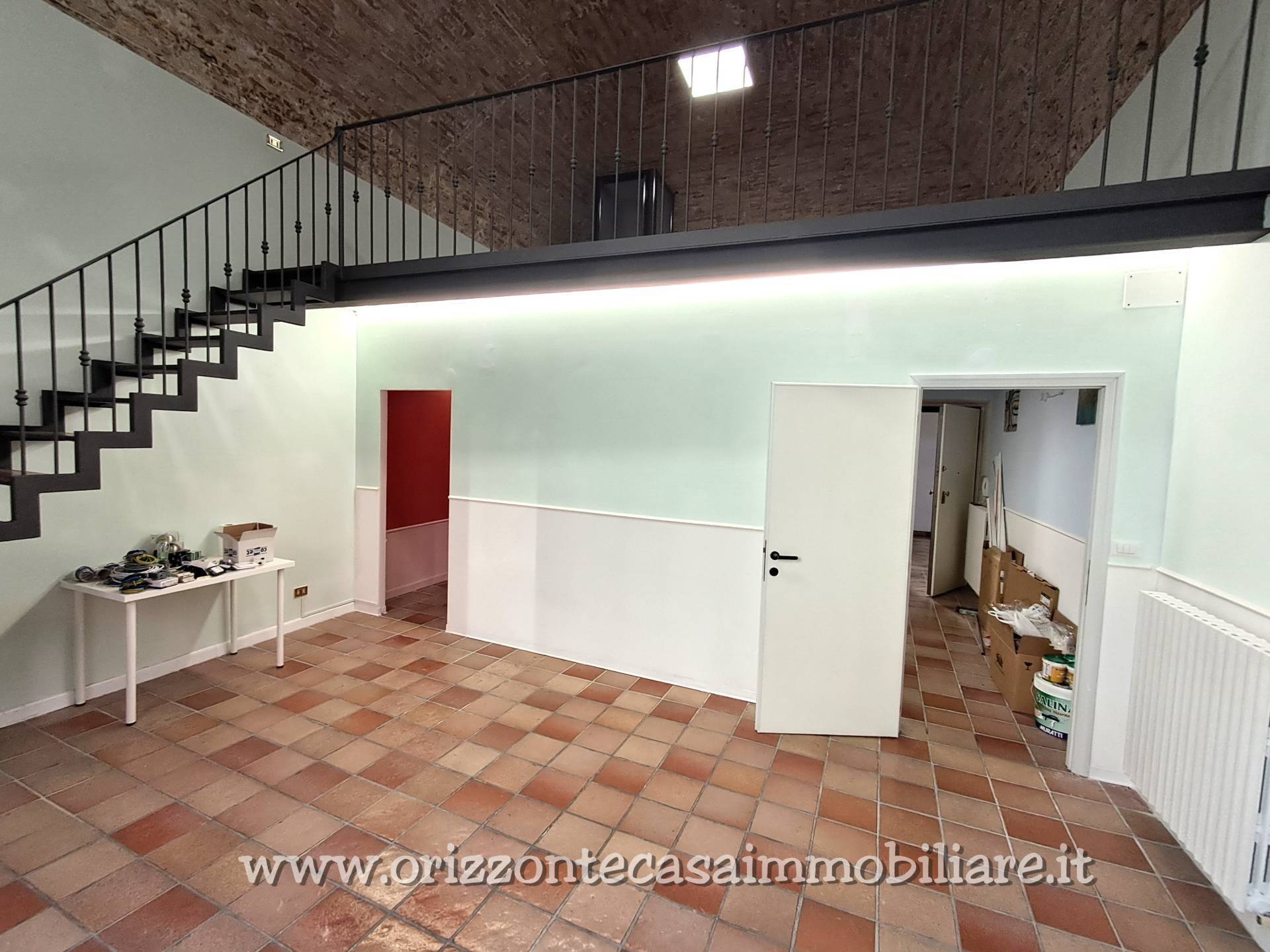 Studio/Ufficio in affitto a Ascoli Piceno, Centro Storico