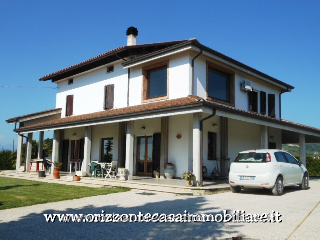 Villa in vendita a Appignano del Tronto