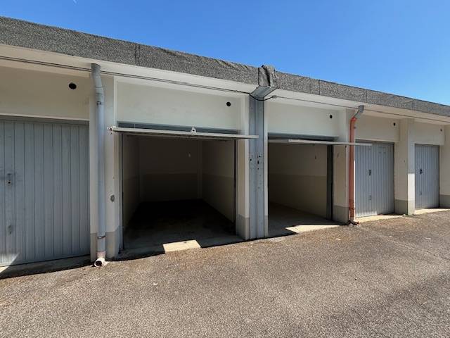 Box o garage in vendita a Vinovo, Semicentrale