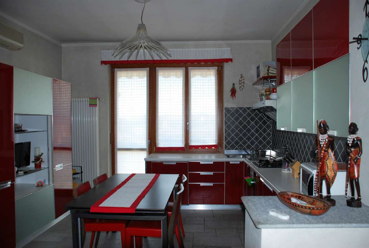 Appartamento in affitto a La Loggia, Centrale