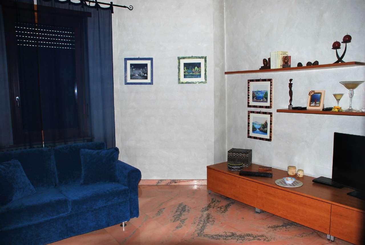 Appartamento in affitto a La Loggia, Centrale