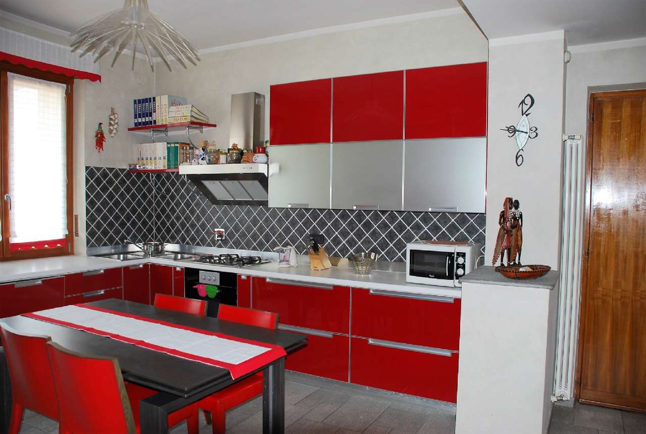 Appartamento in affitto a La Loggia, Centrale