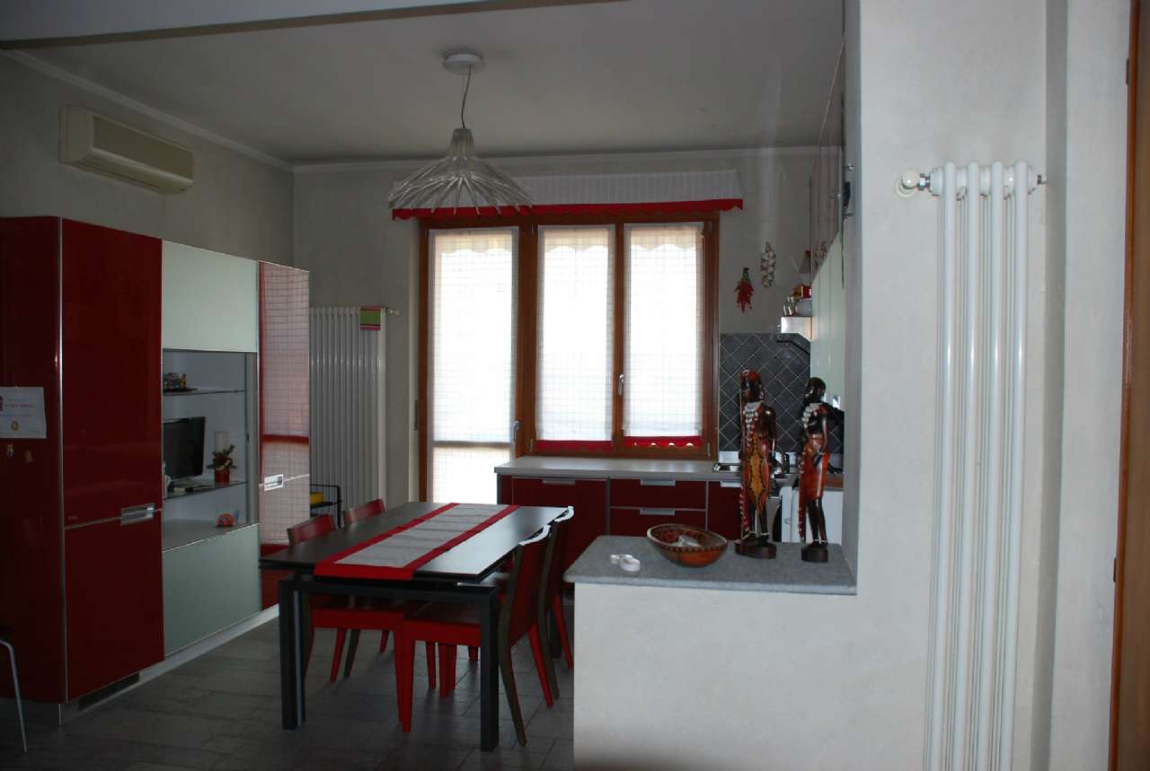 Appartamento in affitto a La Loggia, Centrale