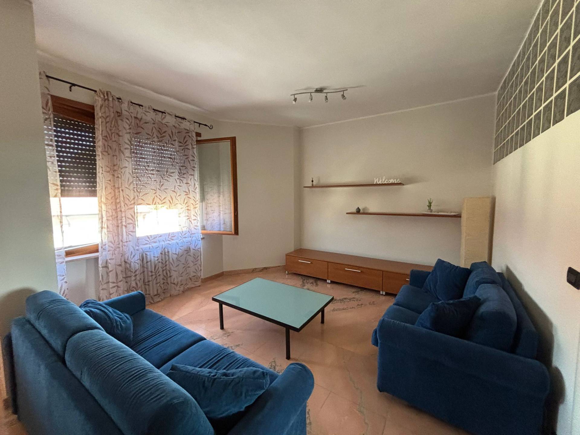 Appartamento in affitto a La Loggia, Centrale
