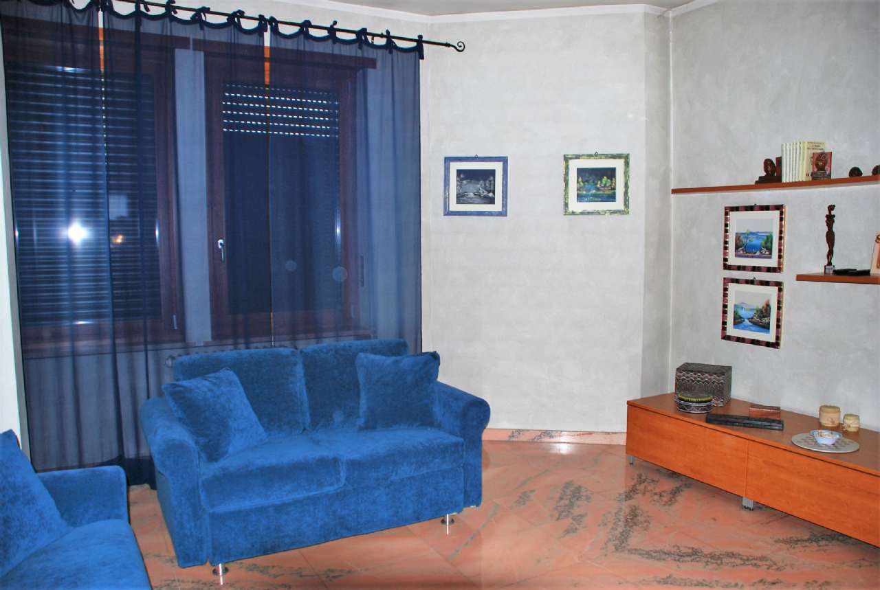 Appartamento in affitto a La Loggia, Centrale