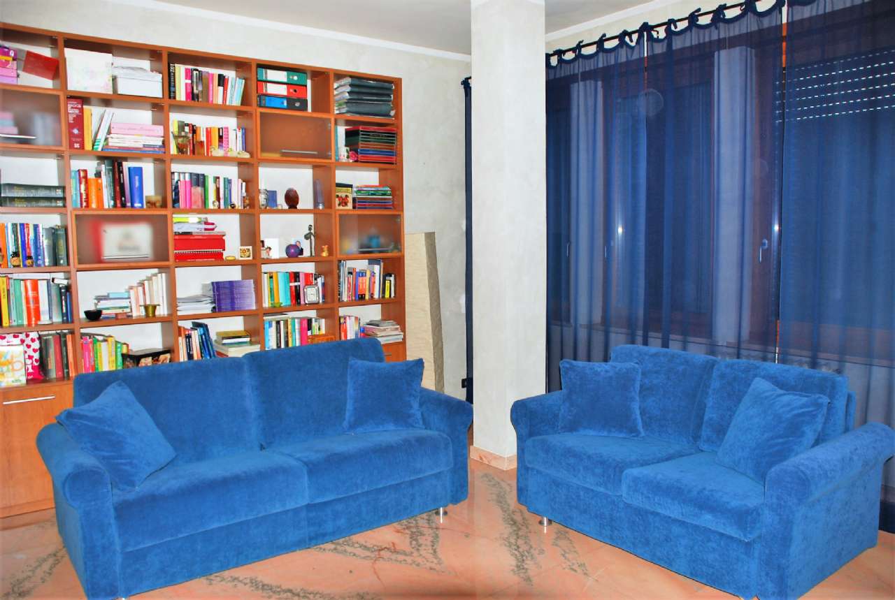 Appartamento in affitto a La Loggia, Centrale