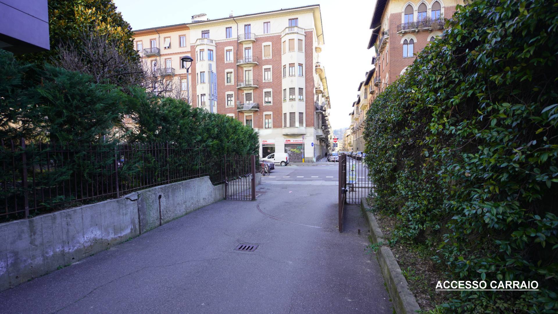 Box o garage in vendita a Torino, San Salvario