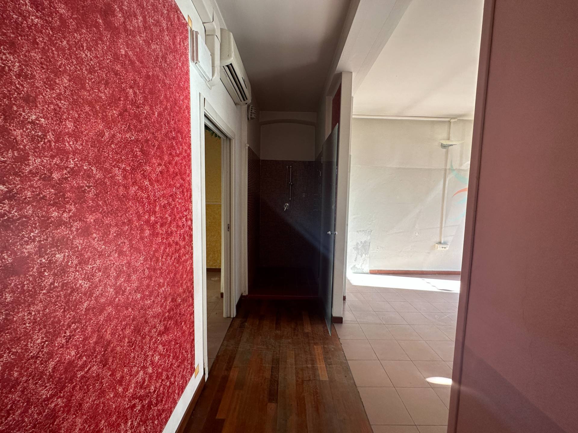 Locale commerciale in affitto a Calcinaia, Fornacette