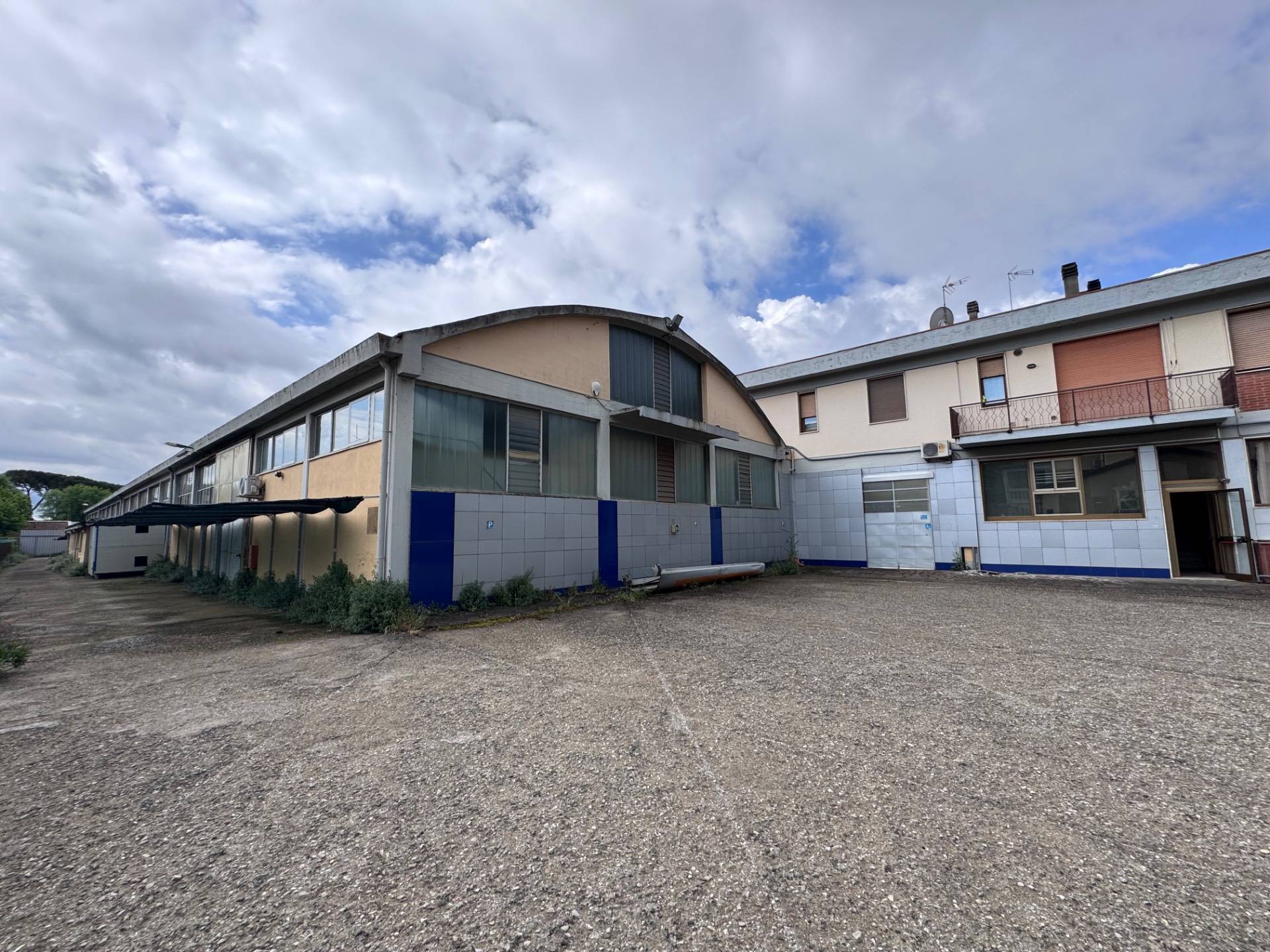 Opificio in vendita a Santa Maria a Monte, Montecalvoli in basso