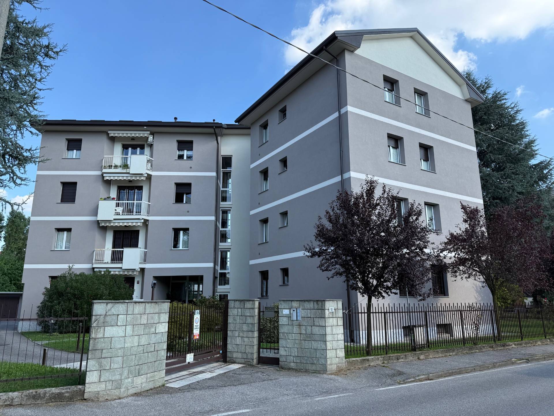 Appartamento in vendita a Vimercate, Adiacenze Centro