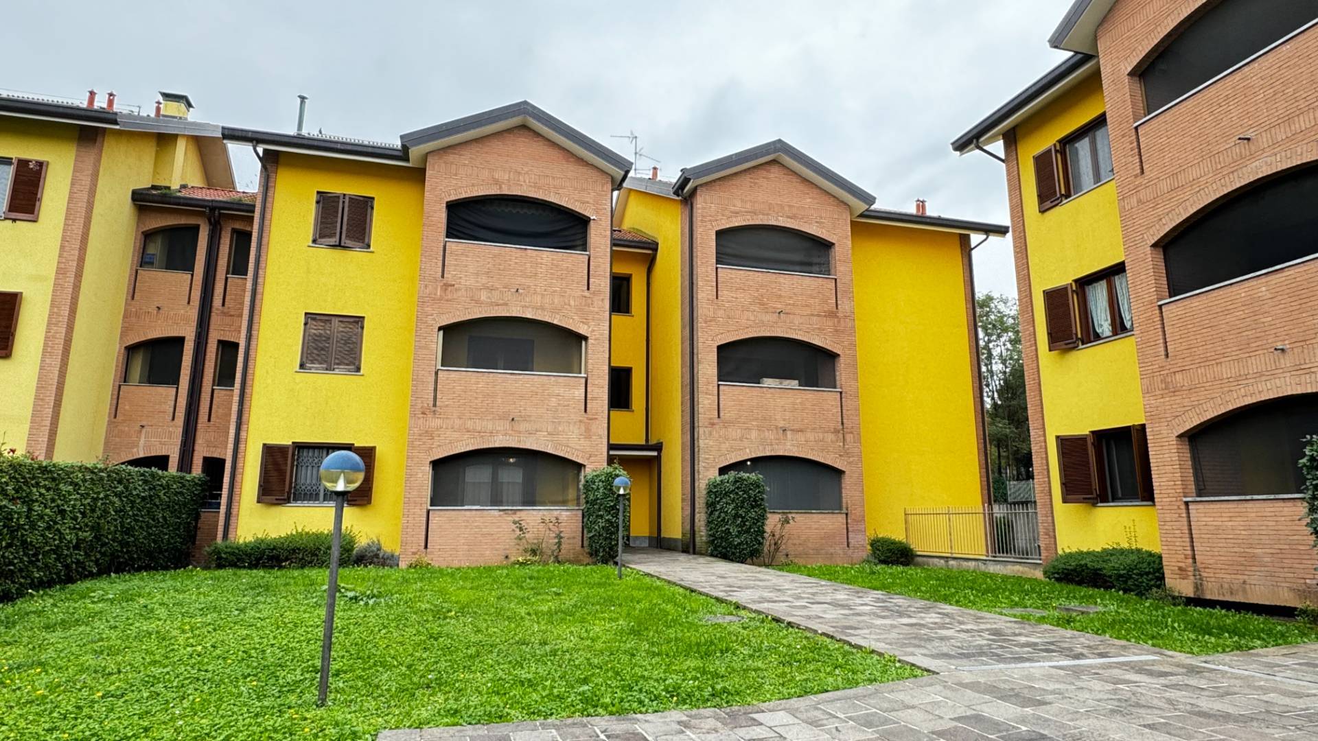 Appartamento in affitto a Bernareggio, Residenziale