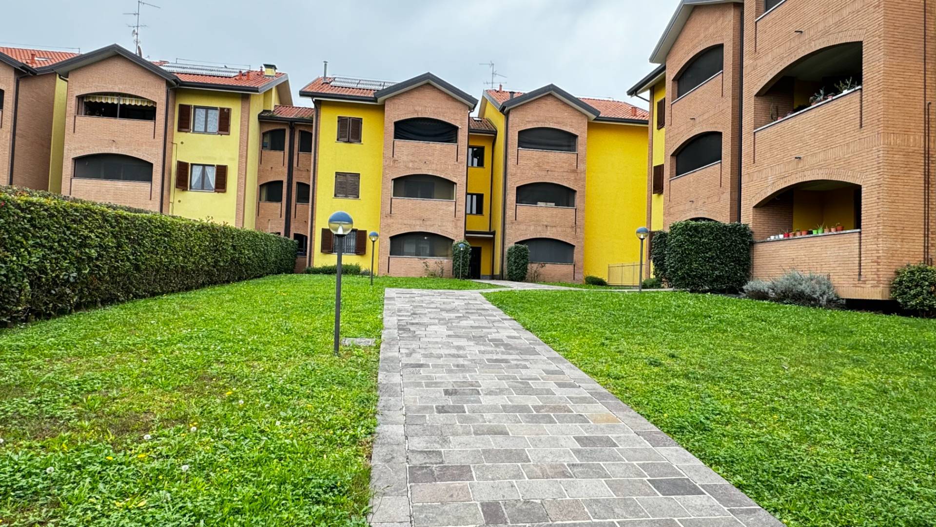 Appartamento in affitto a Bernareggio, Residenziale