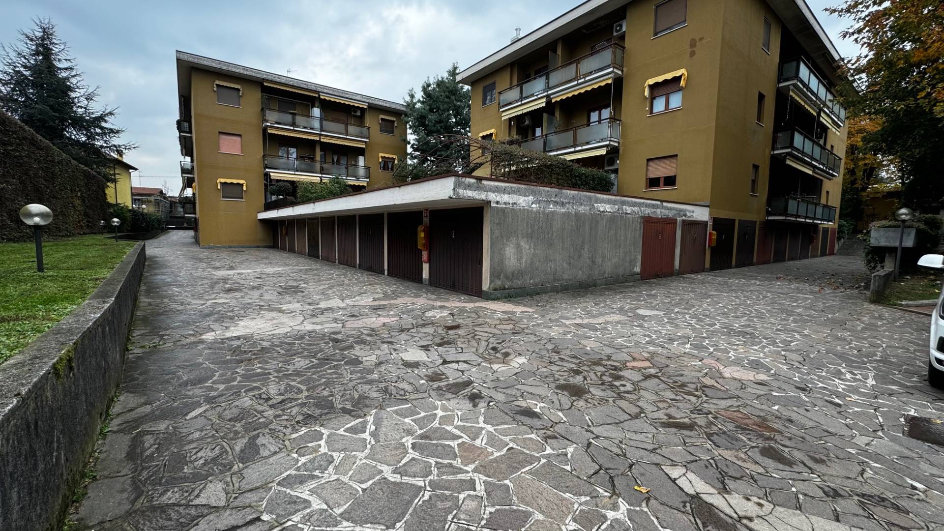 Box o garage in affitto a Vimercate, Ad. Centro