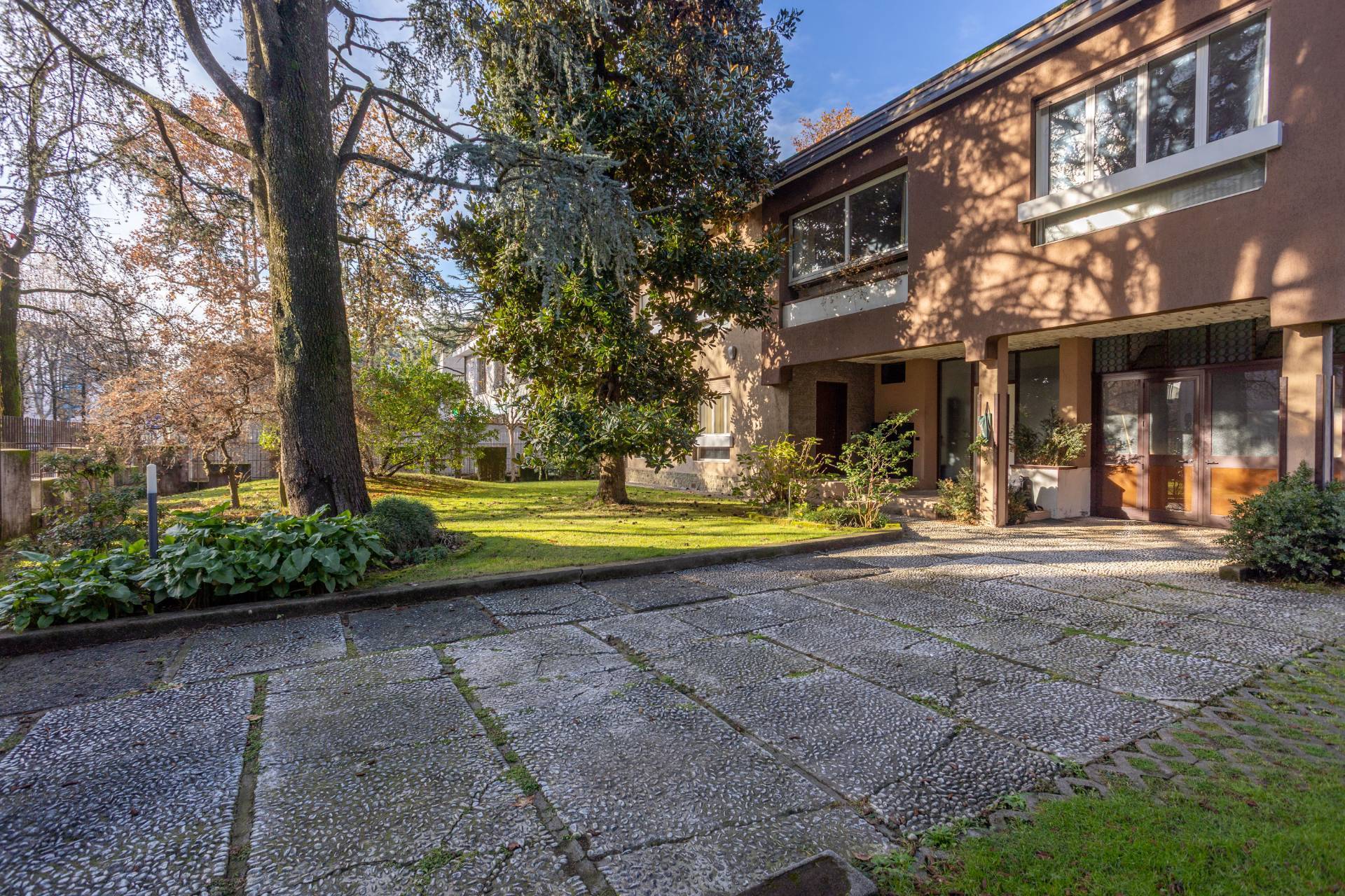 Villa Unifamiliare in vendita a Vimercate, Adiacente Il Centro