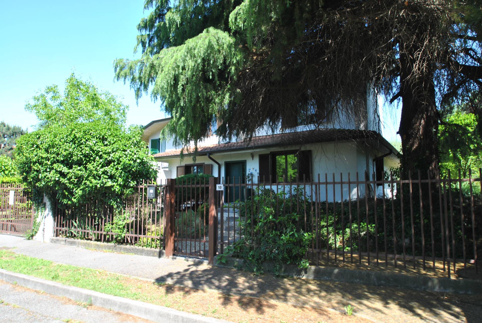 Villa Bifamiliare in vendita a Vimercate, Oreno Residenziale