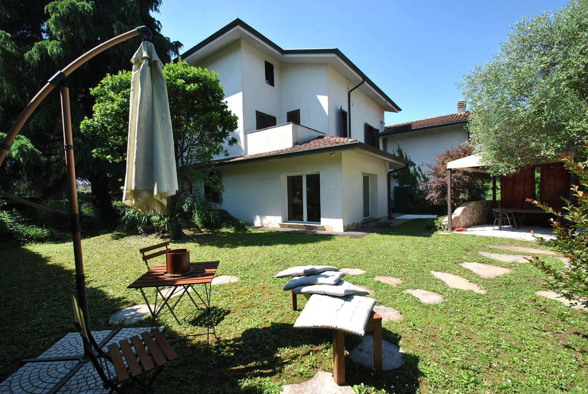Villa Bifamiliare in vendita a Vimercate, Oreno Residenziale